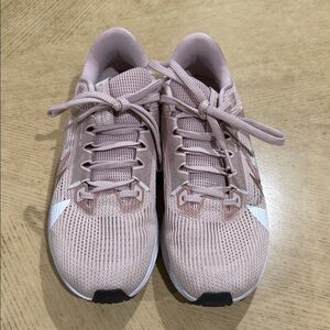 Nike Pegasus 40 Women's Athletic Shoes